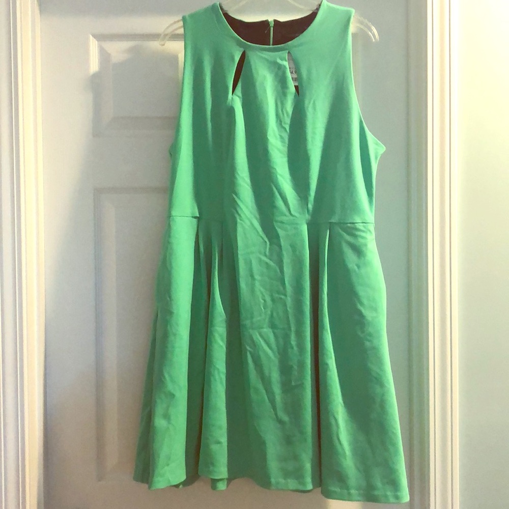 Adorable green dress with cutout detail
